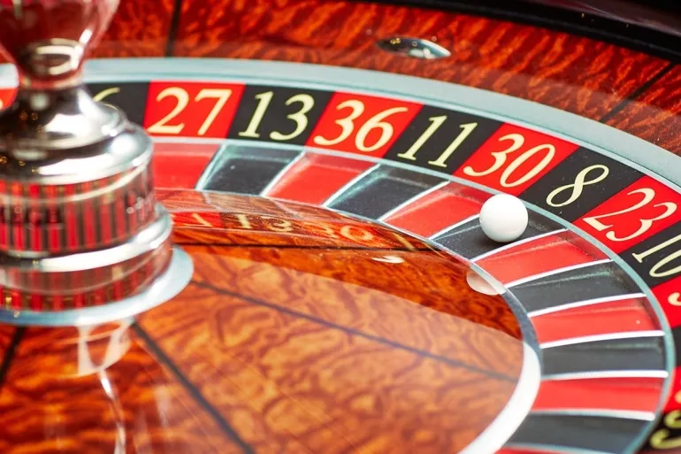 What is online roulette?